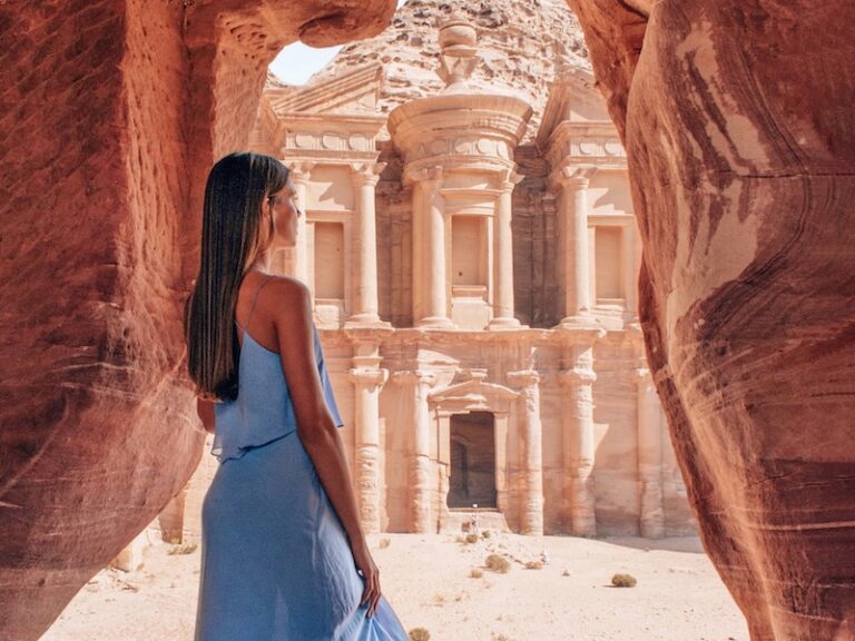the-best-travel-blog-posts-around-the-world-to-inspire-you-voyagefox