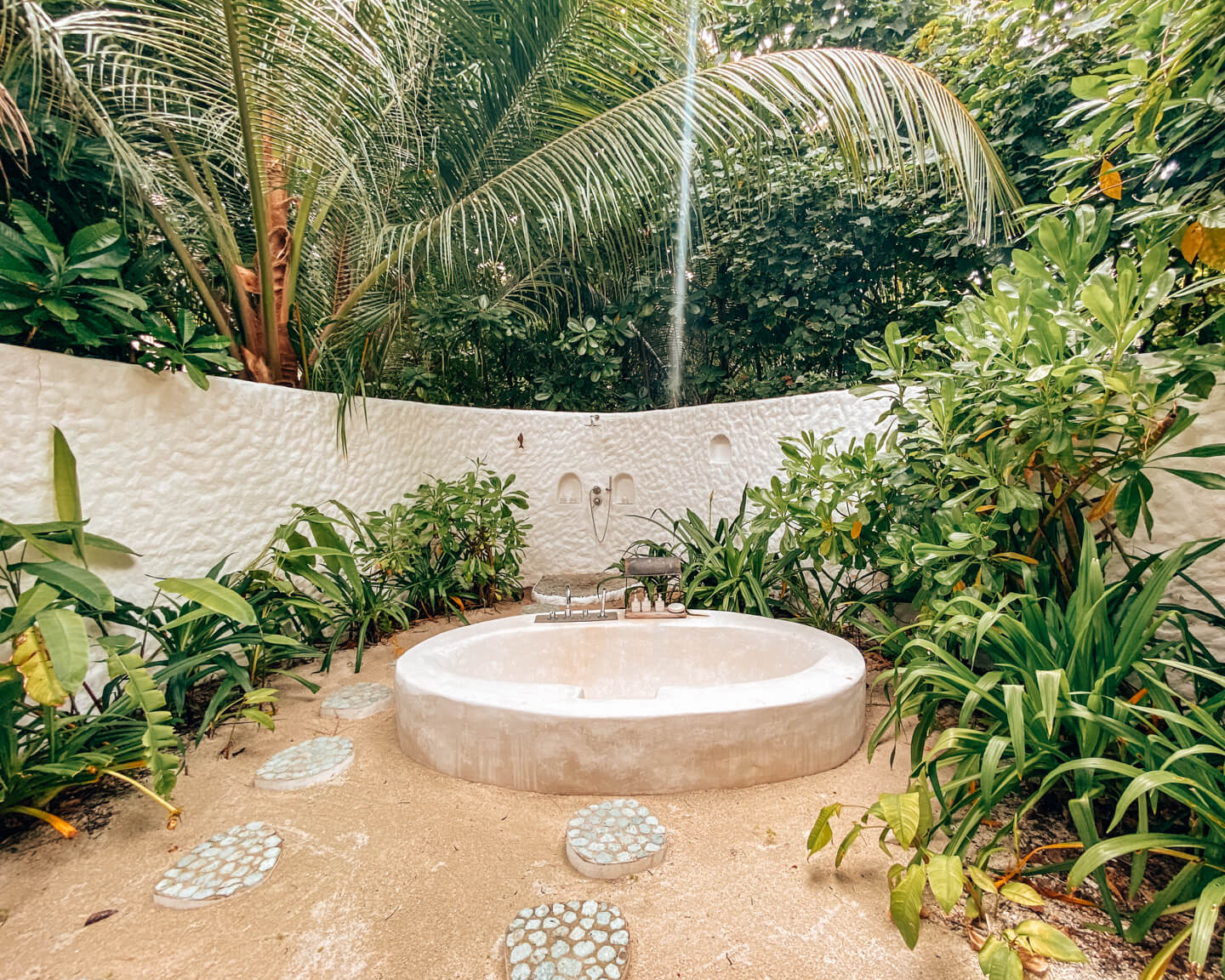 bathtub-soneva-fushi