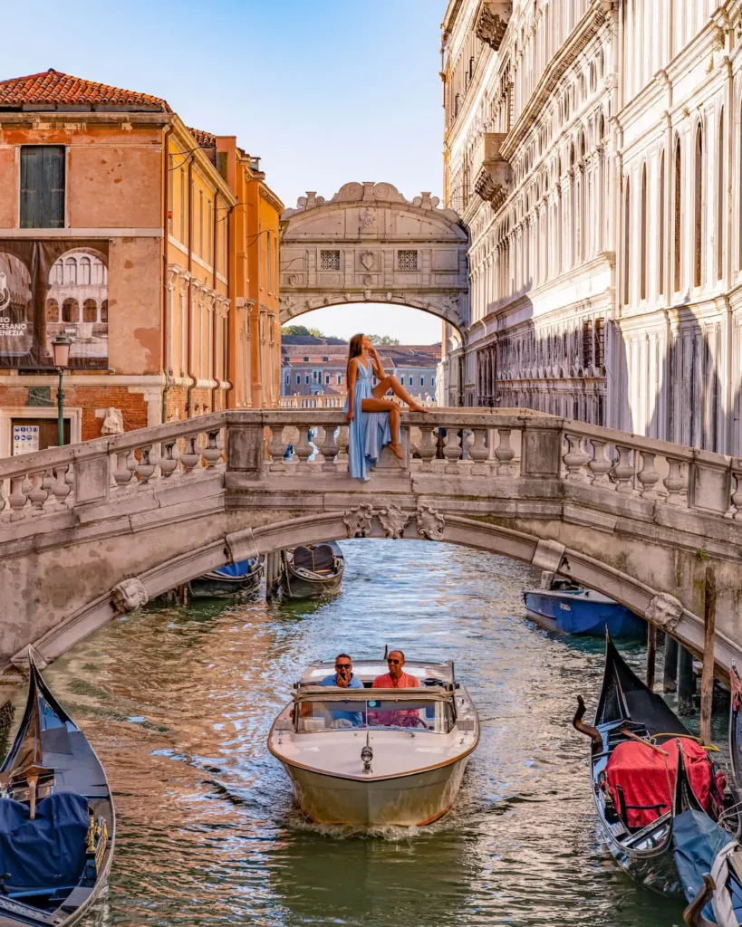 venice photo spots bridge of sighs