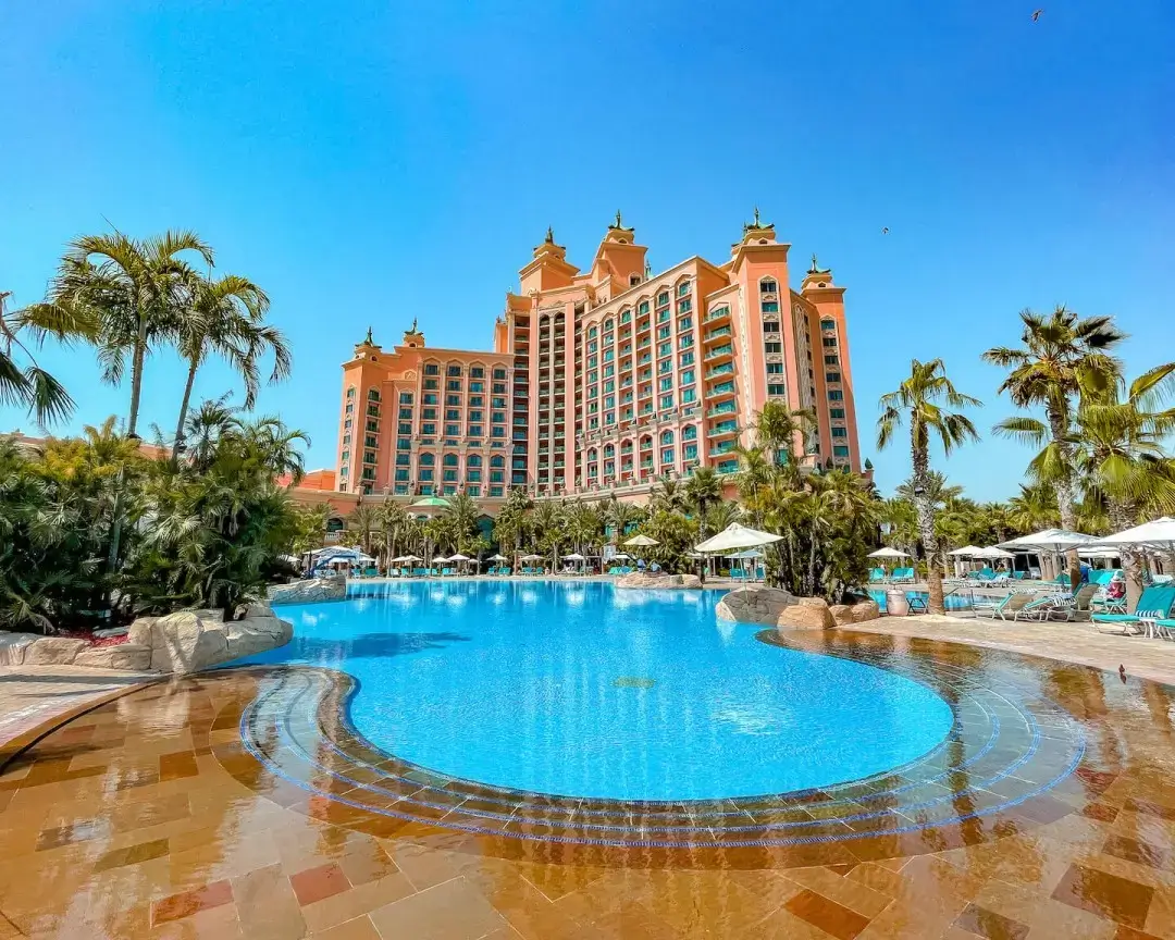 Atlantis-The-Palm-Dubai-zero-entry-pool