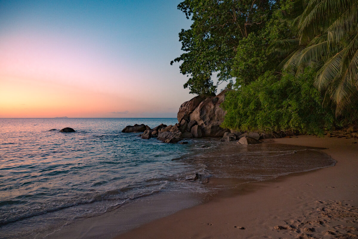 sunset at the beach in the Seychelles, Sonnenuntergang an einem der schönsten strande auf den Seychellen