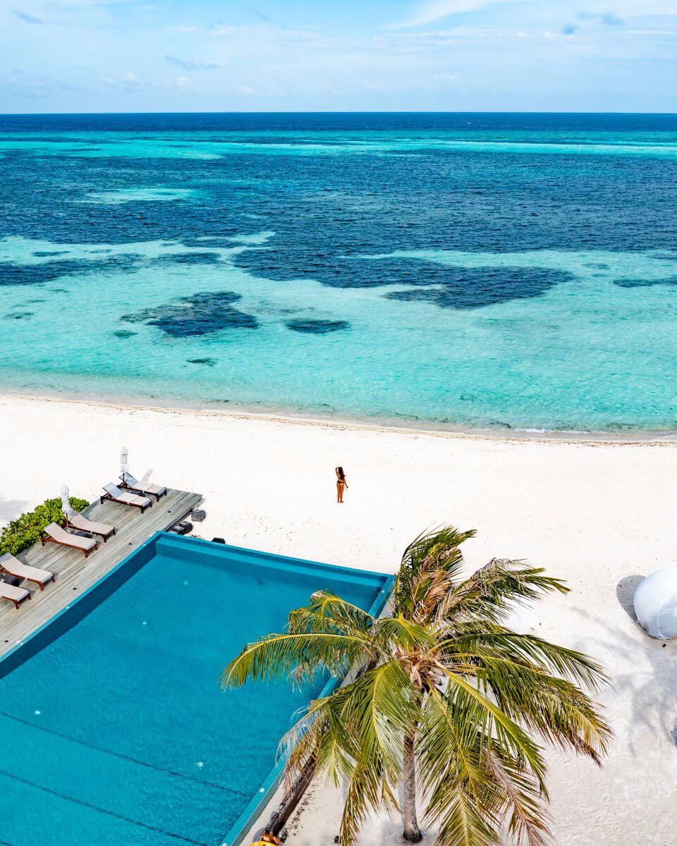 aerial view at the beach in The Maldives, Panoramablick am brand auf den malediven