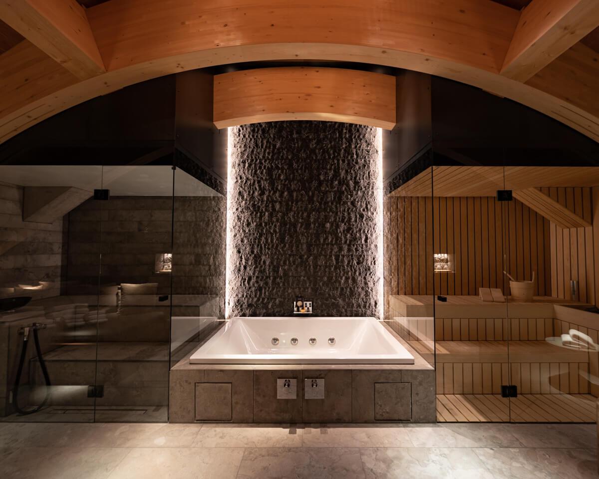 the private sauna and whirlpool of the Furka suite in The Chedi Andermatt in Switzerland