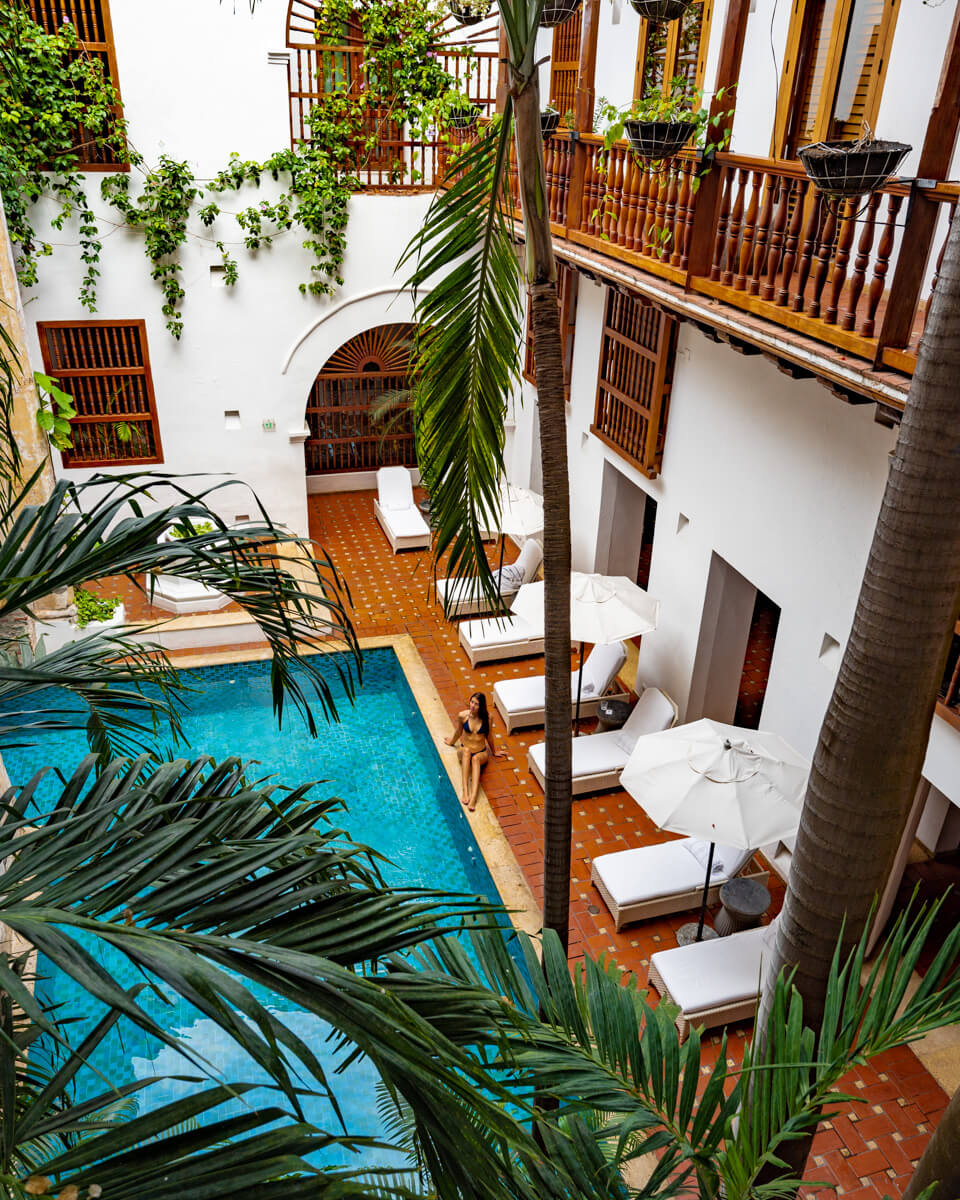 hotel tip in Cartagena, in a courtyard and pool