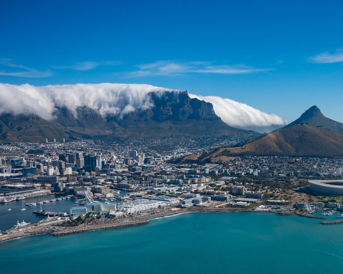 the best things to do in Cape Town, a view from a helicopter over the city and the table mountain