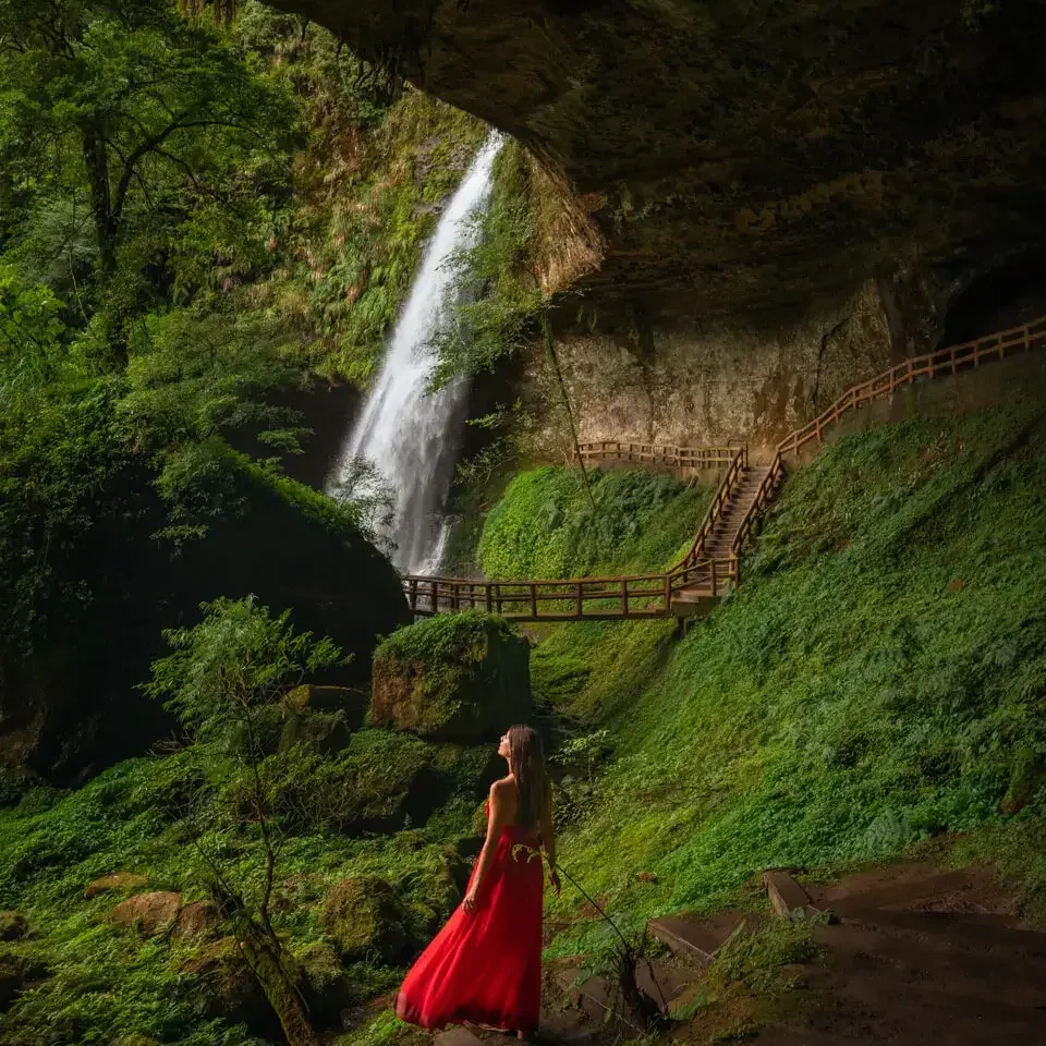 songlong-rock-waterfall-taiwan-road-trip