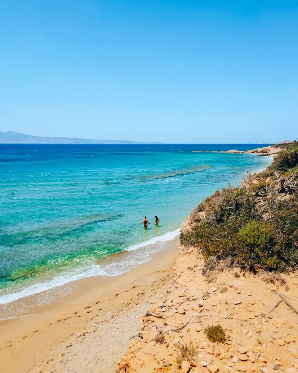 best beach on Naxos island in Greece: Hawaii Beach with fine sand, blue water and beautiful views