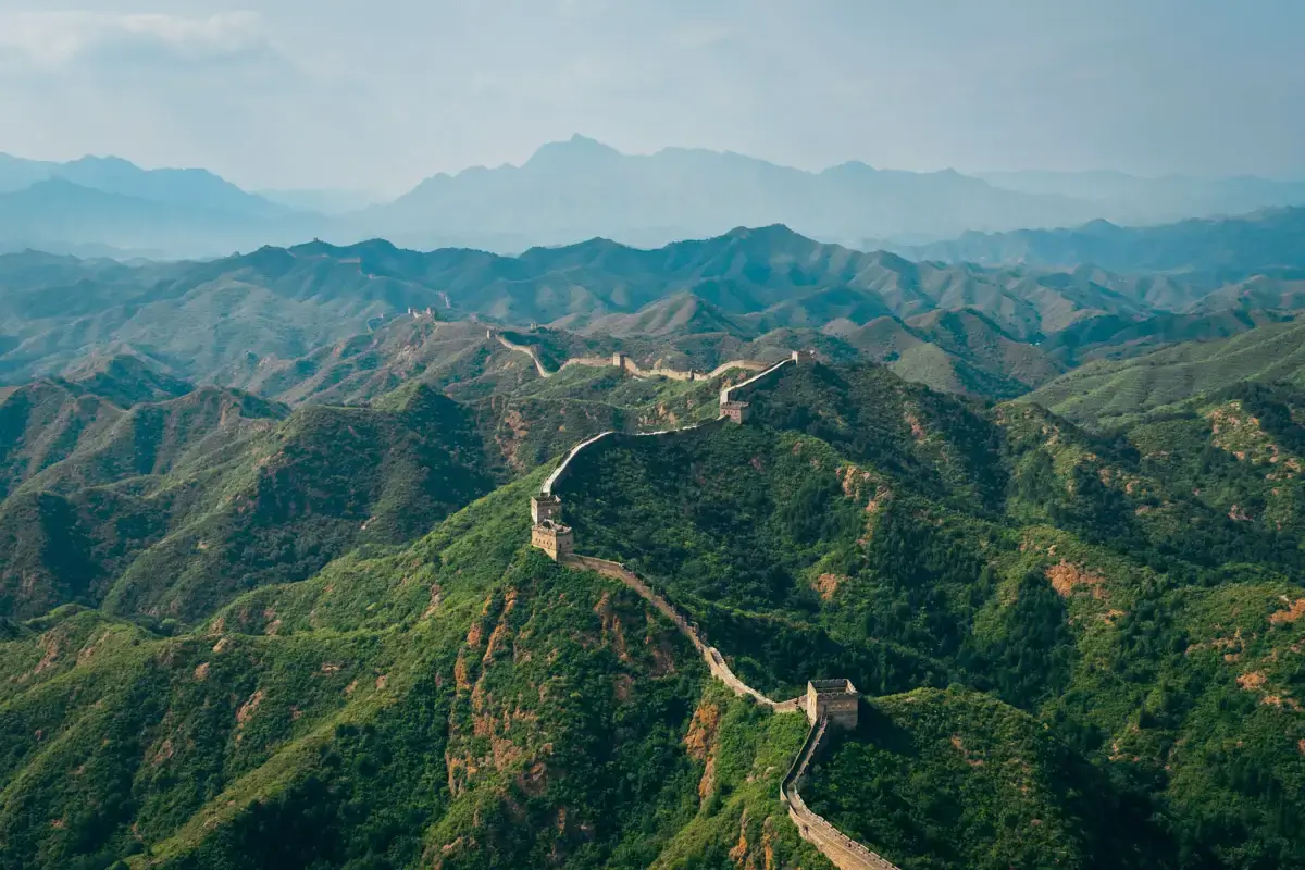 panoramic view over the Great Wall of china, insider tip for your visit, scenic view