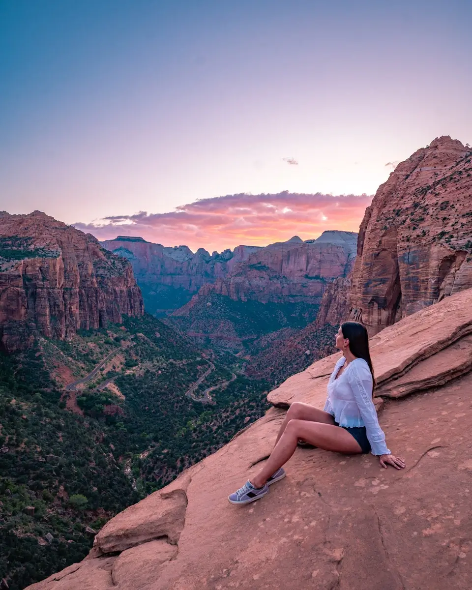 canyon-overlook-sunset-hike-zion-national-park sunset view from canyon overlook, one of the best hikes and photo spots in Zion National Park