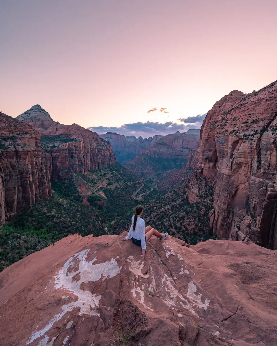 canyon-overlook-sunset-hike-zion-park sunset view from canyon overlook, one of the best hikes and photo spots in Zion National Park