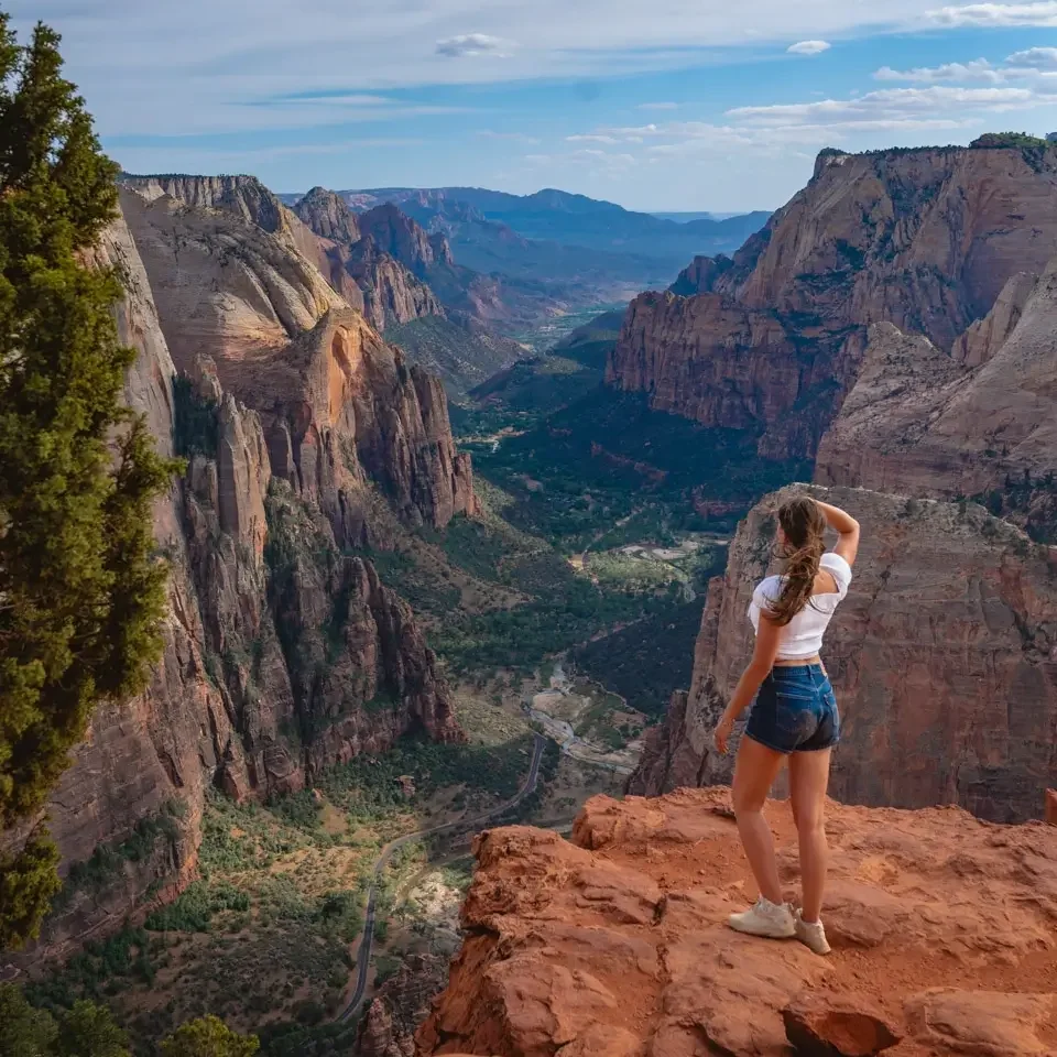 observation-point-hike-zion-national-park best viewpoint in Zion National Park: Observation point, overlooking the Zion canopy, hidden gem in Zion National Park