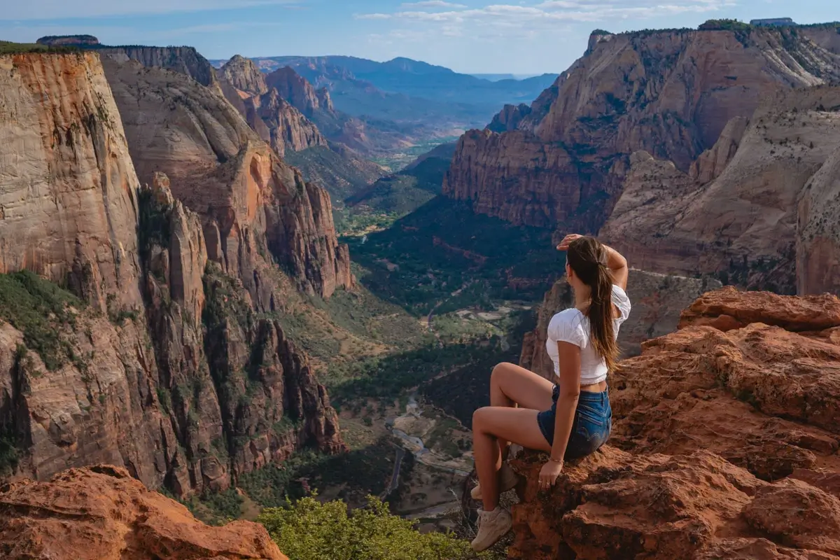 zion-national-park-observation-point-view best viewpoint in Zion National Park: Observation point, overlooking the Zion canopy, hidden gem in Zion National Park