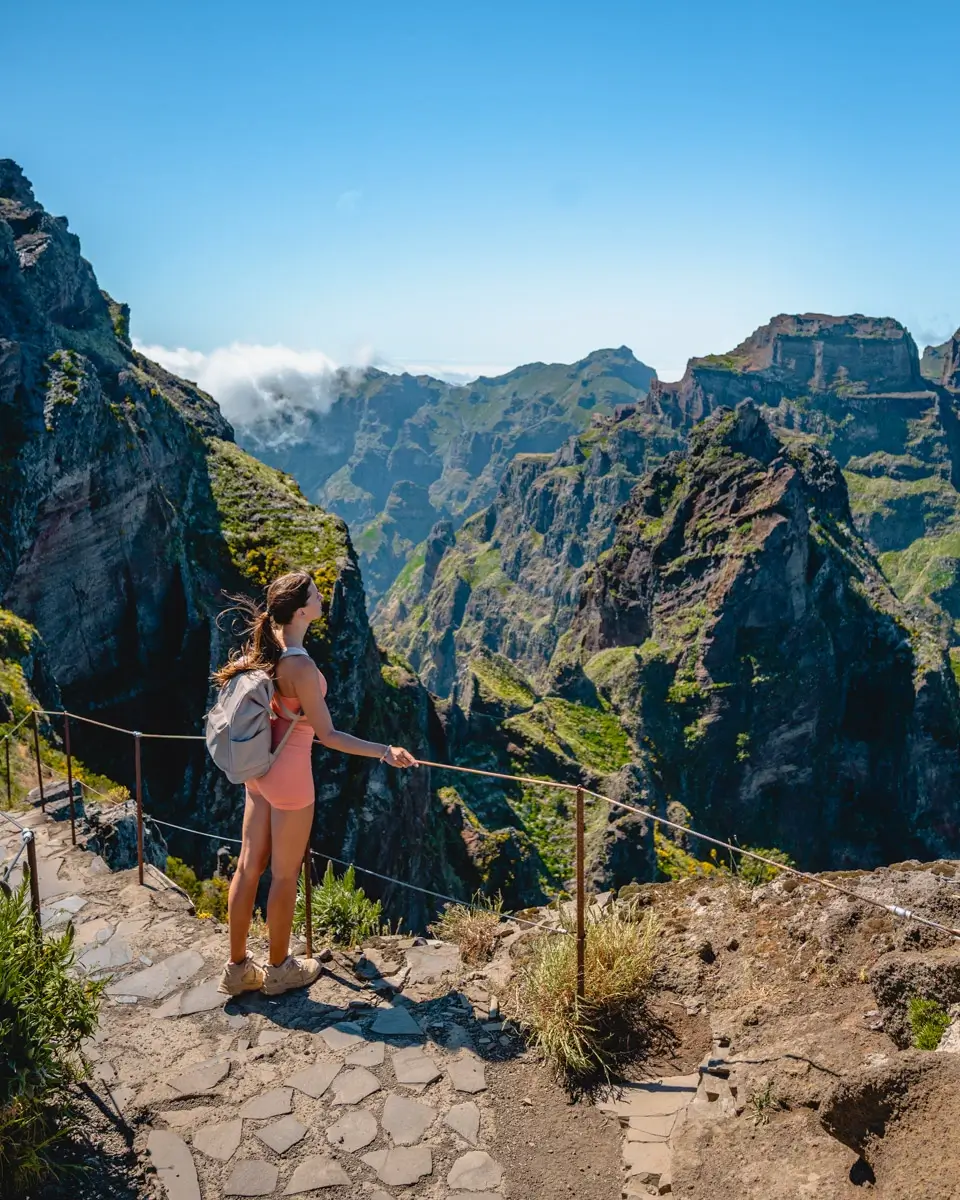 pr1-pico-arieiro-hike-madeira-view