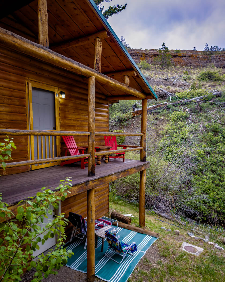 creekside-lodge-yellowstone Creekside lodge, accommodation recommendation, cozy wooden cabin near Yellowstone national park