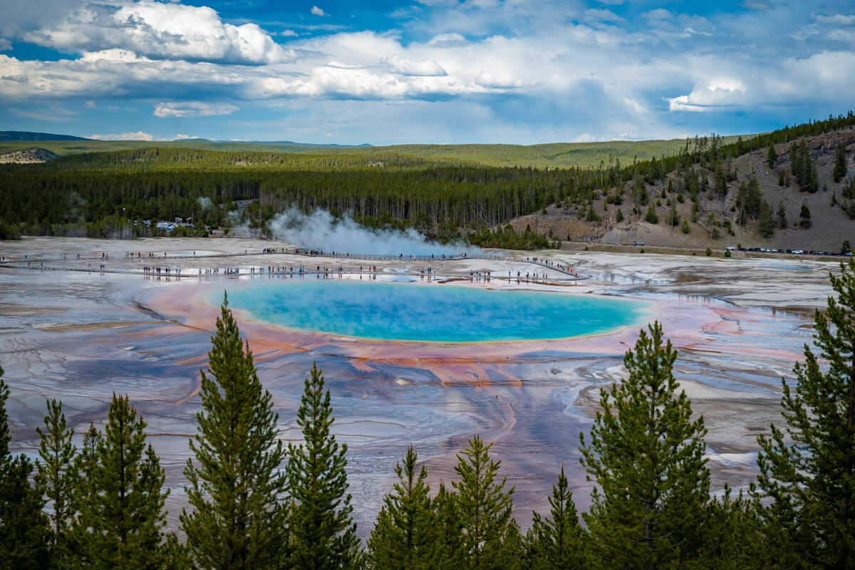 grand-prismatic-spring-overlook-yellowstone-national-park Grand prismatic Spring overlook in the Yellowstone national park, hike