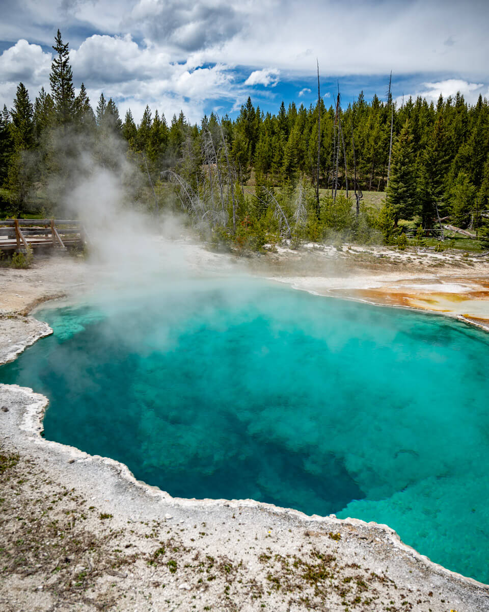 one-day-yellowstone-national-park-tips West thumb geyser, a hot turquoise blue pool in Yellowstone national park, highlight
